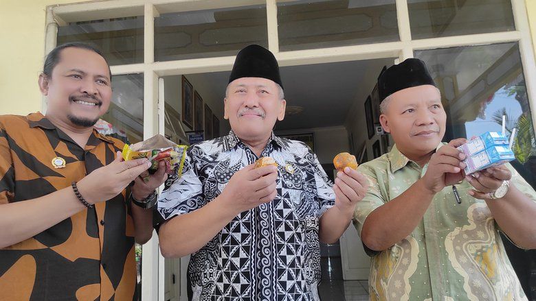 MBG di Jombang, Susu Kedaluwarsa hingga Buah Busuk dan Nasi Goreng Basi