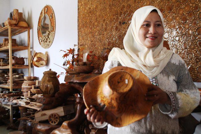 Kerajinan Akar Kayu Jati di Situbondo Tembus Pasar Eropa dan Amerika