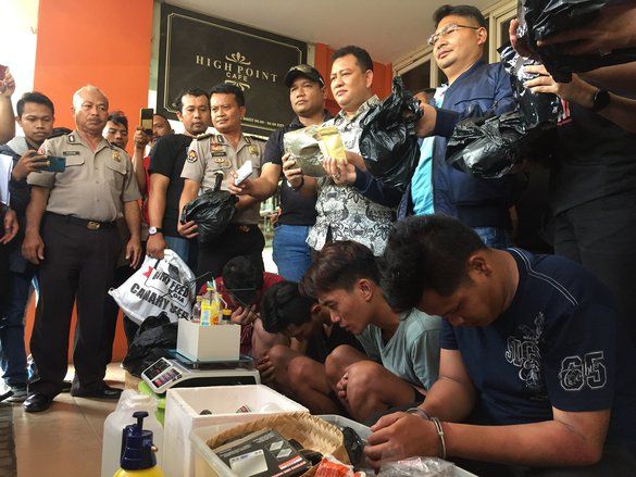 Polda Metro Jaya dibantu Polda Jatim Gerebek Industri Rumahan Ganja Sintetis