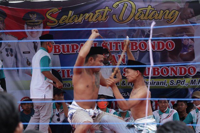 Tradisi Ojung, Adu Ketangkasan Cambuk Rotan Warga Desa Bugeman