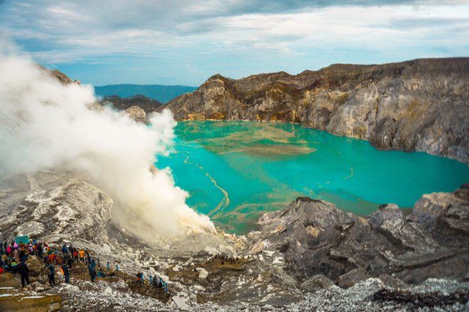 Aktivitas Vulkanik Kawah Ijen Dipantau Dengan Empat Alat Ini
