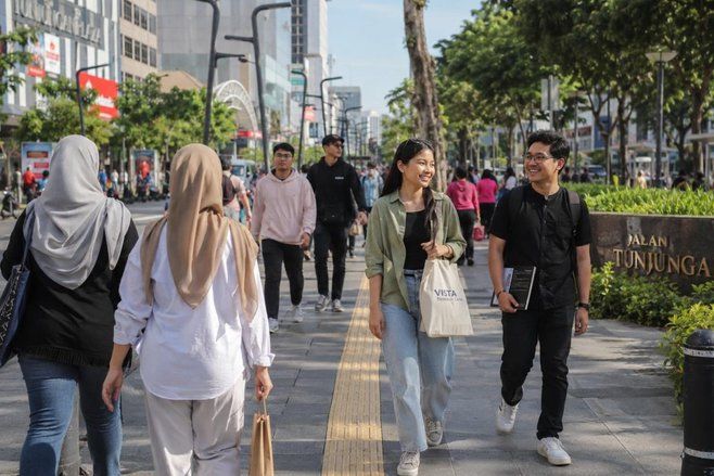 Banyak Anak Muda Mulai Menikmati Jalan Kaki