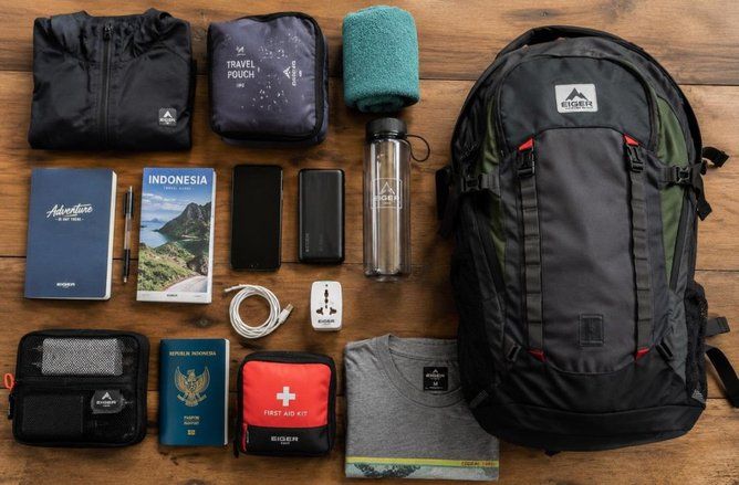 Barang Wajib yang Selalu Dibawa Backpacker Berpengalaman