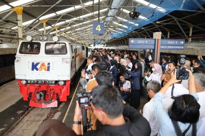 Penjualan Tiket KAI Tembus 1,2 Juta Saat Libur Panjang