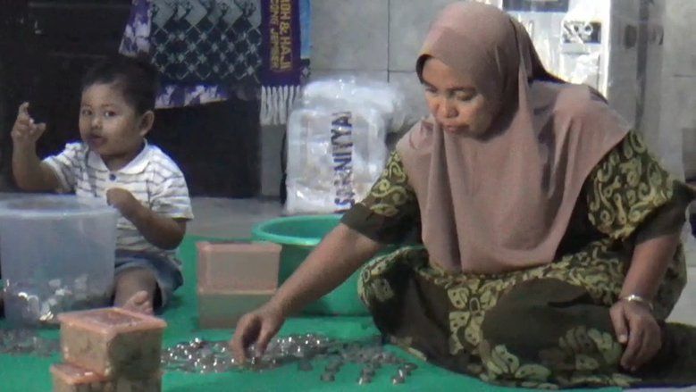 Perjuangan Imam Syafi’i Menabung Uang Koin untuk Haji Menginspirasi Istri dan Anak