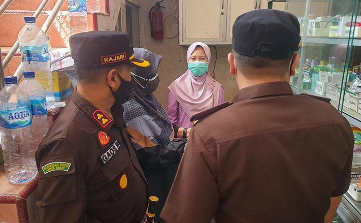 Antisipasi Penimbunan Obat dan Oksigen, Kejari Mojokerto Bersama Dinkes Sidak Apotek