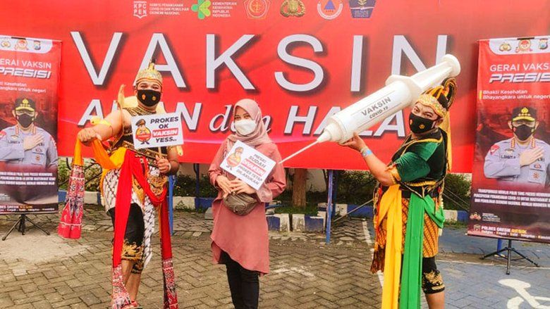 Satlantas Polres Gresik Beri Layanan Vaksin Gratis Bagi Pemohon SIM