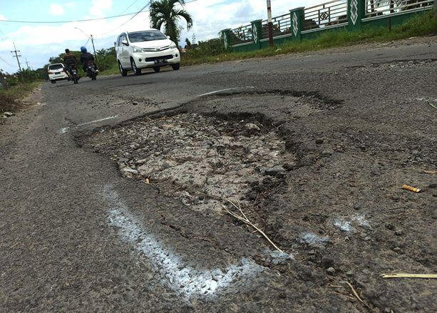 Proyek Pengaspalan Jalan di Cangkringrandu Jombang Semrawut Molor dari Target