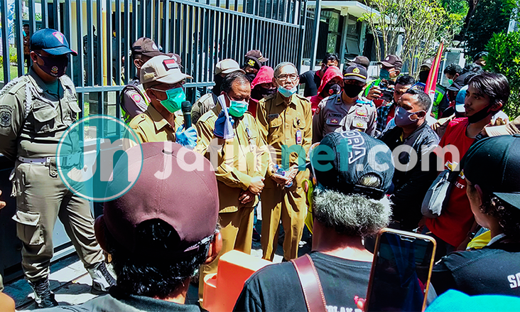 Masyarakat Gresik Demo BLT JPS Tahap II Lambat Cair, Pemkab Tuding Pemdes