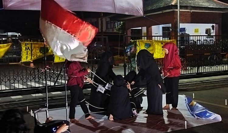 Gelar Teatrikal dan Doa untuk Novia, PMII Mojokerto Desak RUU TPKS Disahkan