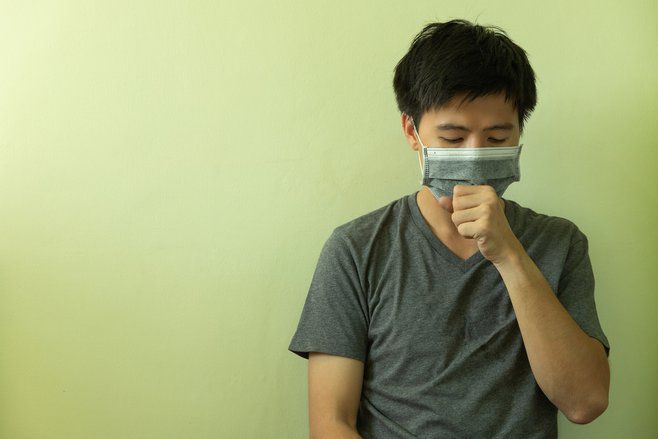 Mengenal Lebih dekat Perbedaan Batuk Biasa dan Batuk Gejala COVID-19 Beserta Cara Mengatasinya