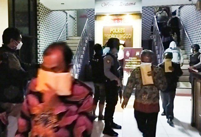 17 ASN Tersandung OTT Jual Beli Jabatan PJ Kades Probolinggo Diberangkatkan ke Jakarta