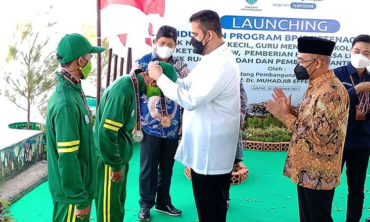 Berprestasi di Kancah Nasional Atlet Panjat Tebing Kota Probolinggo Digelontor Bonus Ratusan Juta