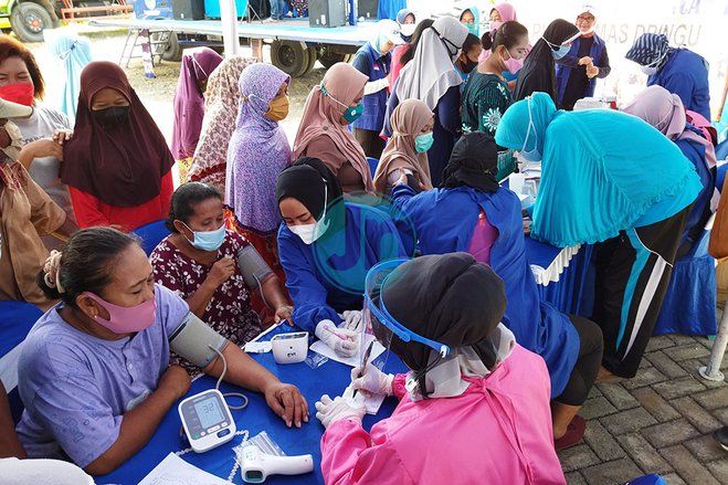 Sempat Dilanda Banjir,&nbsp;Warga Dringu Jalani Pengobatan Massal