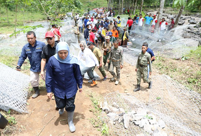 Dua Wilayah di Jatim di Terpa Banjir Bandang, Khofifah Siapkan Benih untuk Penghijauan