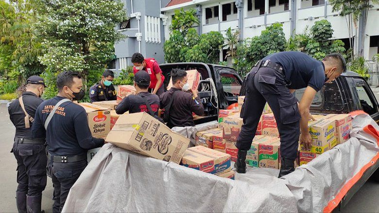 Bantu Penanganan Erupsi Gunung Semeru, Pemkot Surabaya Kirim Kendaraan Berat dan Logistik