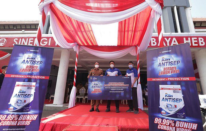 Bantu Lindungi Ribuan Nakes, 3.500 Paket Soklin Antisep Dibagikan ke Puskesmas dan Faskes di Surabaya