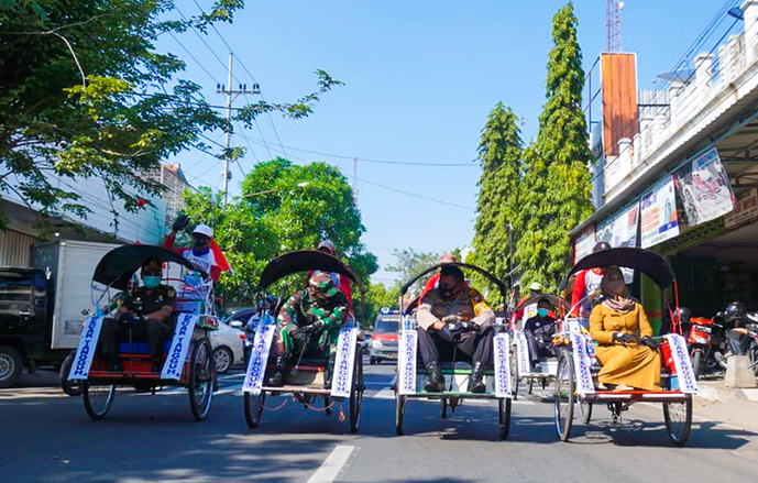 Hadapi <em>New Norma</em>l, Ning Ita Resmikan Becak Tangguh Semeru