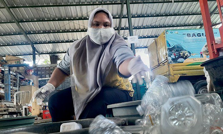 Berangkat Bawa Sampah, Pulang Saldo Tabungan Bertambah 