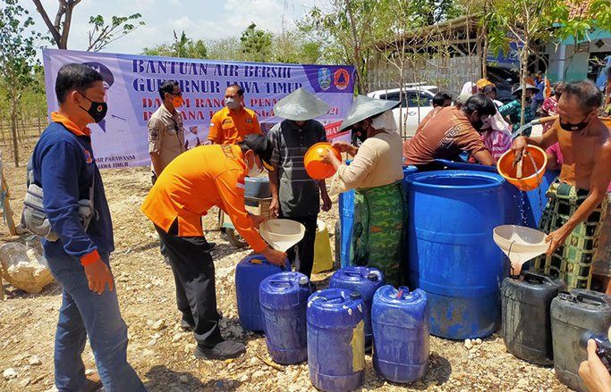 BPBD Jatim Salurkan Bantuan Air Bersih di Bangkalan