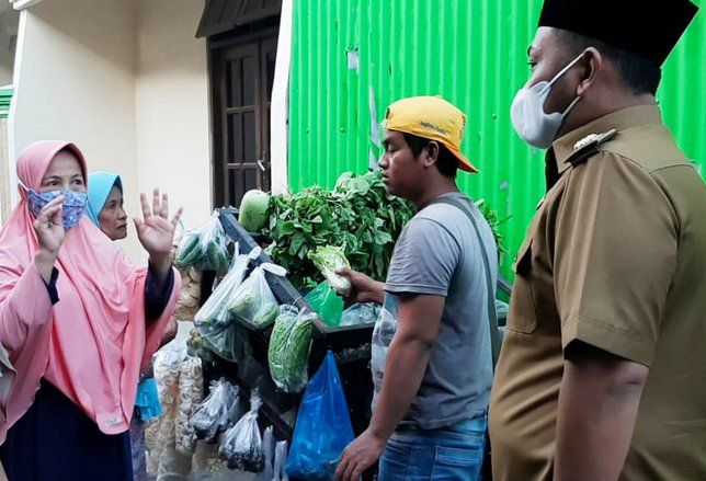 Kerja Perdana, Bupati Gresik Blusukan Disambati Warga Air PDAM Mampet
