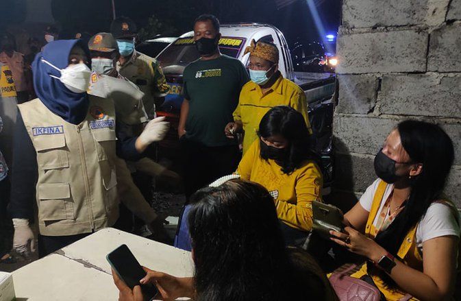26 Orang Nongki di Warung Dirapid, Satu Pramusaji Warkop Reaktif dan Dibawa Petugas
