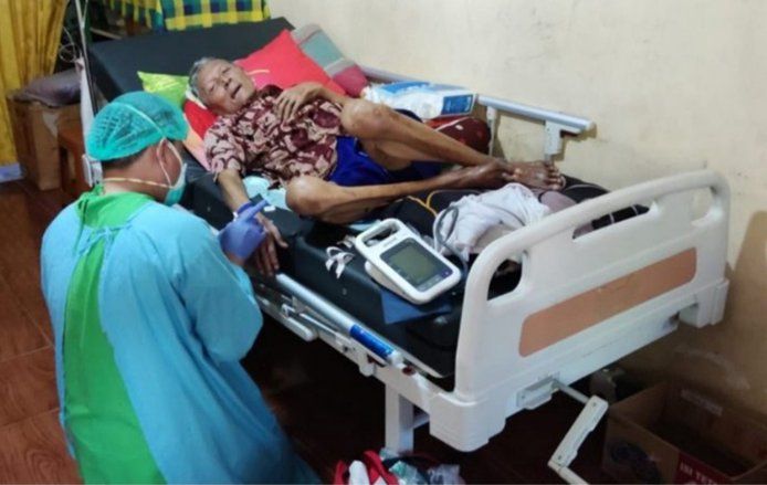 Cak Sapari, Anggota Seniman Ludruk Kartolo CS Terbaring Sakit