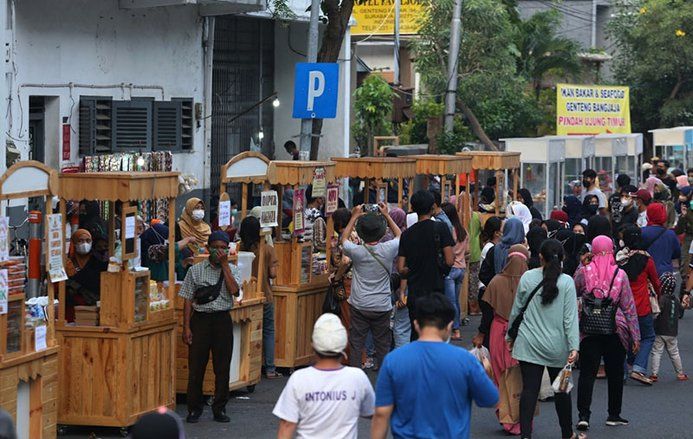 Street Food CFD Sore Jalan Tunjungan dan Raya Darmo Surabaya Jadi Tempat Ngabuburit