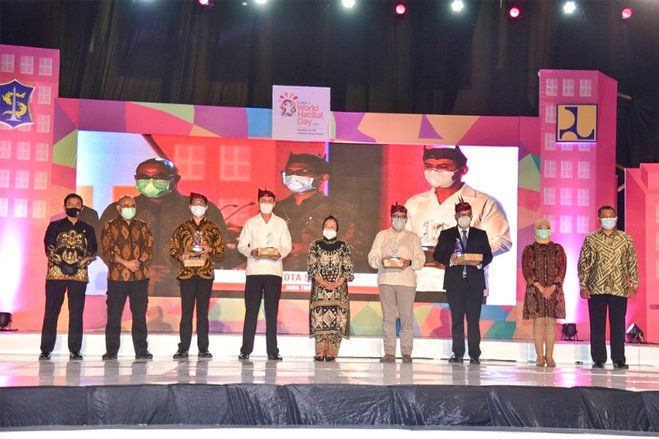 Hari Habitat Dunia, Risma Paparkan Penanganan Covid-19 di Surabaya