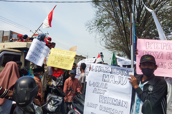 Tolak Kriminalisasi Kepala Desa, Warga Mojokerto Demo Kantor Kejari