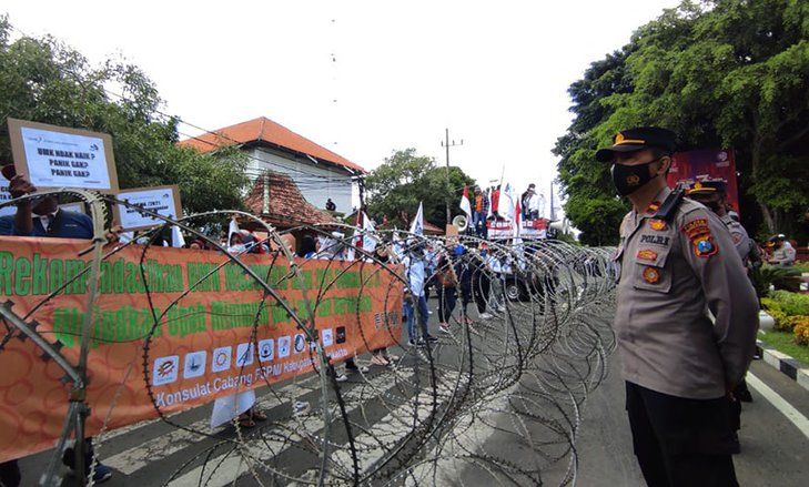 Tak Puas Dengan UMK Rp 4,3 Juta, Buruh Mojokerto Gelar Demo Minta Naik Rp 4,5 Juta