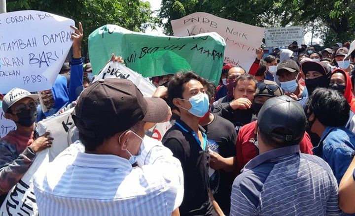 Tolak PP RI No 85 Tentang Tarif PNBP, Nelayan Probolinggo Gelar Demo