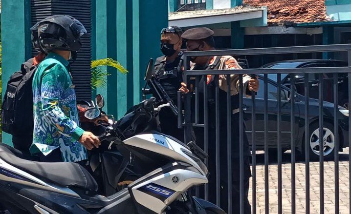 KPK Geledah Kantor Dispendik, Disporaparbud dan Dinkes Kabupaten Probolinggo
