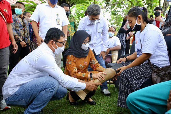 Dapat Bantuan Kaki, Penyandang Disabilitas Banyuwangi: Alhamdulillah, Bisa Jualan Nasi Goreng Lagi