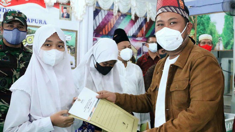 Dispendukcapil Gresik Buka Layanan Administrasi Kependudukan di Pulau Bawean 