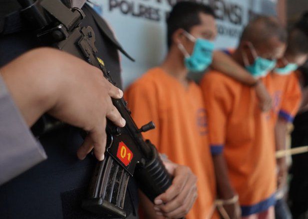 Melawan, Sindikat Curwan di Probolinggo Ditembak