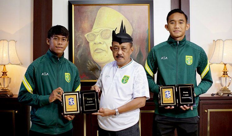 Kunjungi Balai Kota Surabaya, Dua Pemain Persebaya Berbagi Cerita