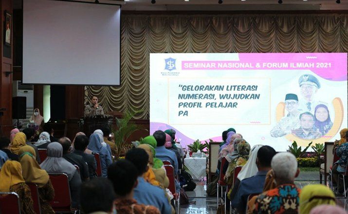 Sekolah Negeri dan Swasta Harus Bersatu Jadi Keluarga Besar