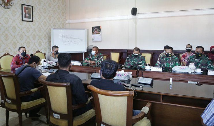 PKL dan Aktivis Surabaya Keluhkan Jam Operasional Usaha di Surabaya