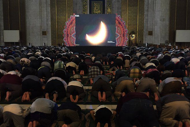 Ajak Belajar Ilmu Astronomi, Masjid Al Akbar Siapkan 9 Teropong Nobar Gerhana Matahari Cincin