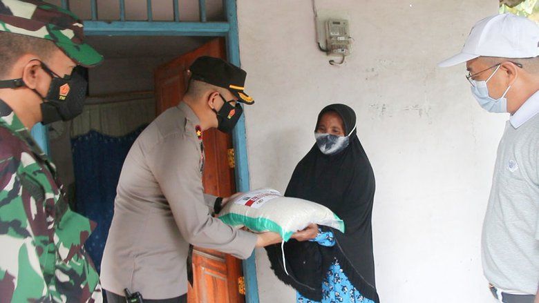 Bantuan Peduli Masyarakat Terdampak Pandemi Covid-19 di Gresik Terus Mengalir