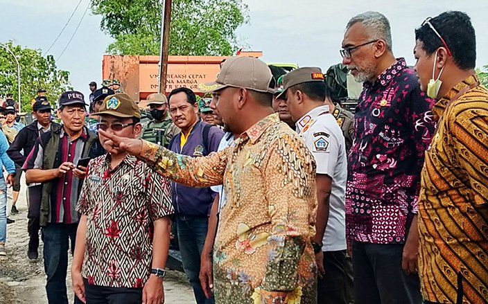 Bupati Gresik Minta Perbaikan Tanggul Anak Kali Lamong Tuntas Sepekan