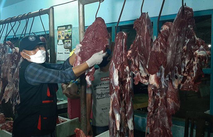Dinas Pertanian Banyuwangi Periksa Kadar PH Daging Sapi di Pasar