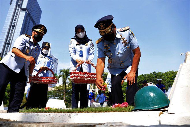 Hari Dharma Karyadhika, Kemenkumham Jatim Lakukan Ziarah dan Tabur Bunga