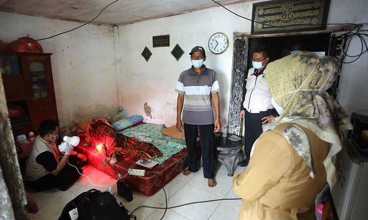 Hari Jadi Kota Mojokerto, Ning Ita Beri Kado Fisioterapi Home Care untuk Lansia dan Disabilitas