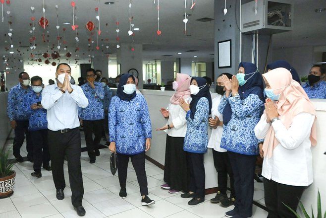 Hari Pertama Kerja, Wali Kota Surabaya Keliling ke Seluruh Kantor OPD