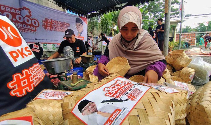 PKS Jatim Bagi 171 Ribu Paket Daging Kurban, Termasuk Sapi dari Gubernur Khofifah