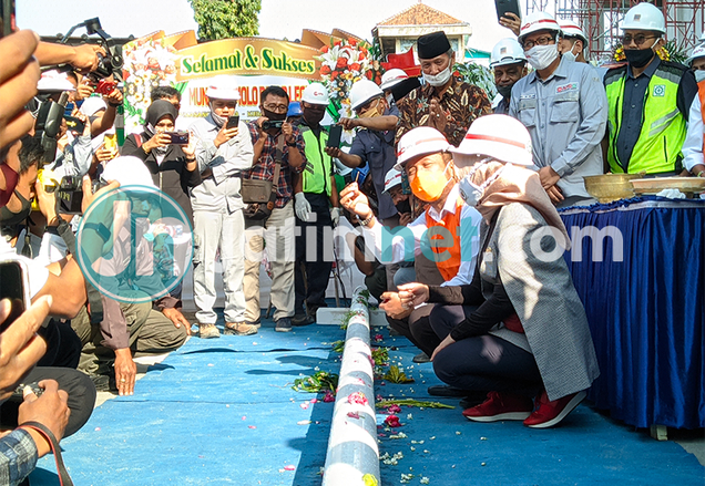 Kejar Target Selesai Desember 2020, Paku Emas Tandai Munggah Molo Pasar Legi Ponorogo