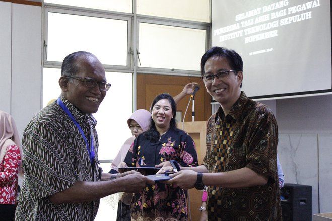 ITS Beri Tali Asih Bagi 63 Dosen dan Tendik Purnatugas