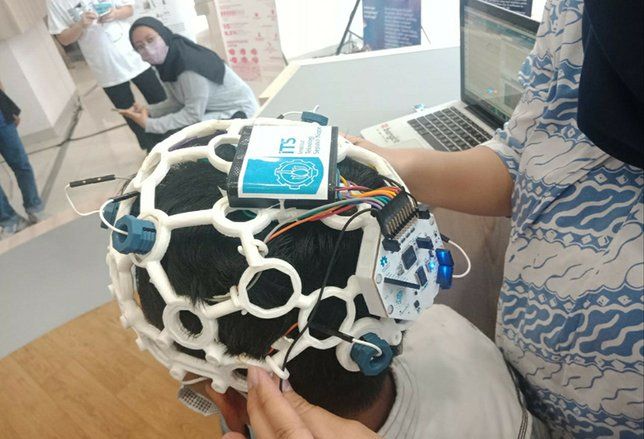 Rehabilitasi Pasien Stroke Lewat Pemantauan Sinyal Listrik Otak